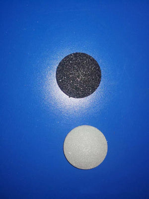 2 grinding heads, one black and one gray