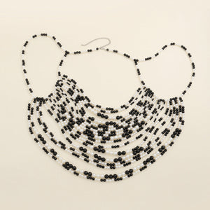 02 Black and White 1604