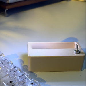 Jumping light base (excluding bulb)