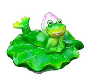 Lotus leaf crouching frog