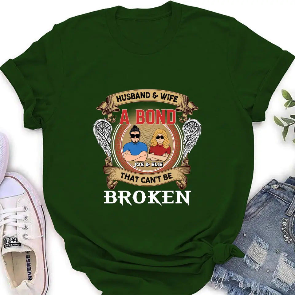 Personalized Couple Shirt/Long sleeve/Sweatshirt/Hoodie - Gift Idea For Couple/Mother's Day/Father's Day - Husband And Wife A Bond That Can't Be Broken