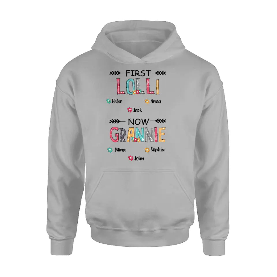 Personalized Grandma T-shirt/Long Sleeve/Sweatshirt/Hoodie - Up to 4 Kids And 8 Grandkids - Mother's Day Gift Idea for Grandma - First Mom Now Nana Kid And Grandkids Flower Pattern