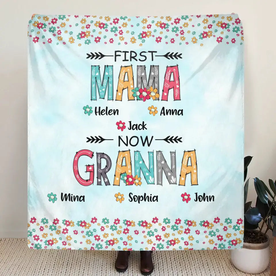 Personalized Grandma Fleece Throw Blanket/Quilt - Up to 4 Kids And 8 Grandkids - Mother's Day Gift Idea for Grandma - First Mom Now Nana Kid And Grandkids Flower Pattern
