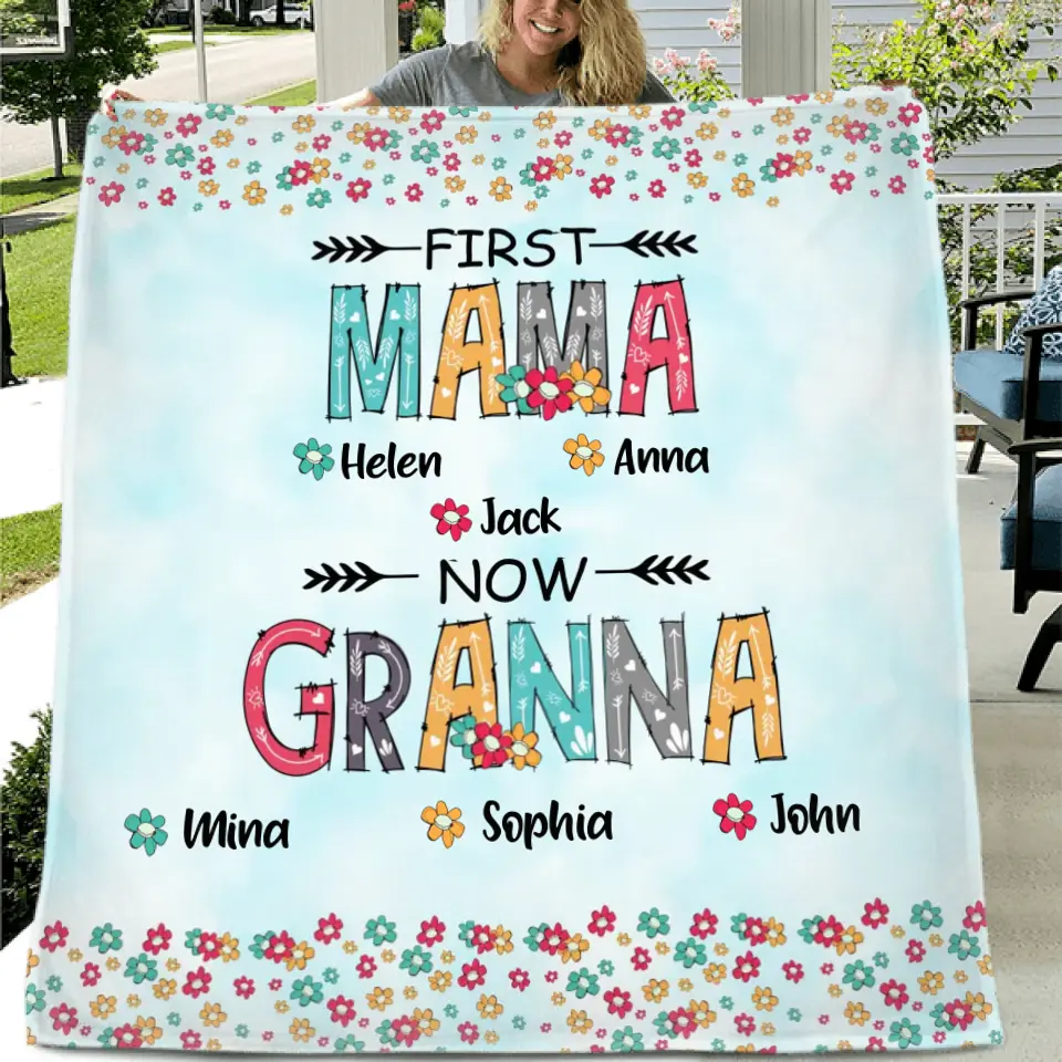 Personalized Grandma Fleece Throw Blanket/Quilt - Up to 4 Kids And 8 Grandkids - Mother's Day Gift Idea for Grandma - First Mom Now Nana Kid And Grandkids Flower Pattern
