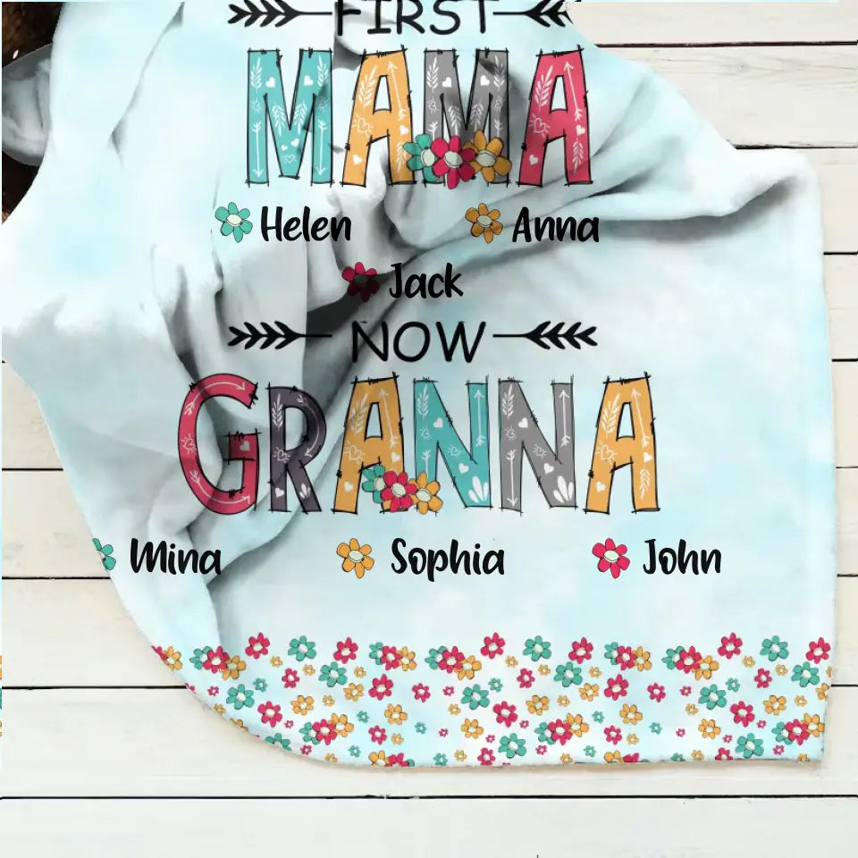 Personalized Grandma Fleece Throw Blanket/Quilt - Up to 4 Kids And 8 Grandkids - Mother's Day Gift Idea for Grandma - First Mom Now Nana Kid And Grandkids Flower Pattern