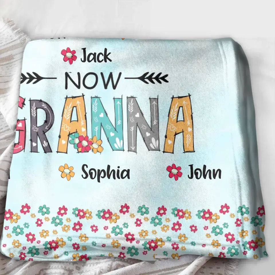 Personalized Grandma Fleece Throw Blanket/Quilt - Up to 4 Kids And 8 Grandkids - Mother's Day Gift Idea for Grandma - First Mom Now Nana Kid And Grandkids Flower Pattern