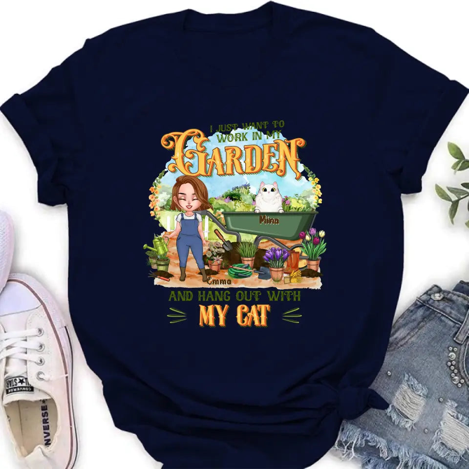 Personalized Shirt/Pullover Hoodie - Gifts For Cat Lovers, Garden Lovers And Cat Mom - I Just Want To Work In My Garden And Hang Out With My Cats - Up to 5 Cats