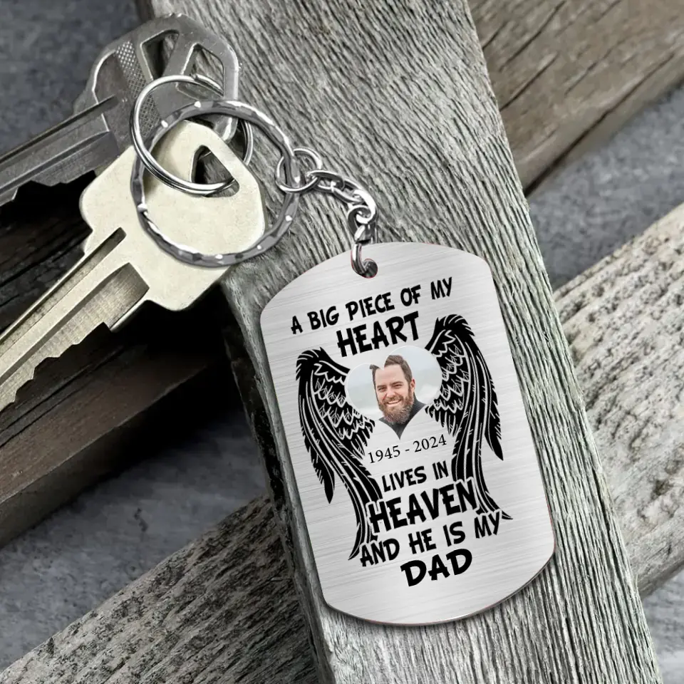 Personalized Memorial Dad/Mom Aluminum Keychain - Memorial Gift Idea For Family - A Big Piece Of My Heart Lives In Heaven And He Is My Dad