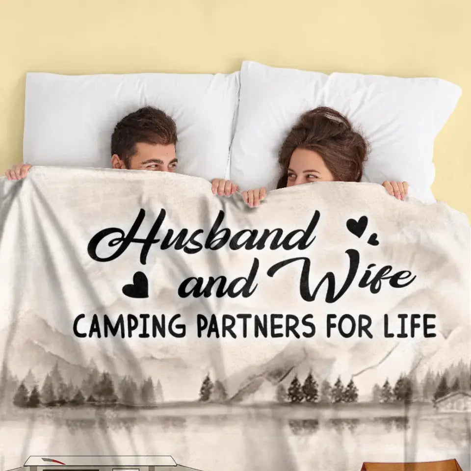 Personalized Retro Vintage Camping Quilt/Fleece Throw Blanket - Gift Idea For Family/Camping Lover - Parents/Single Parent With Up to 5 Kids And 4 Pets - Happy Campers