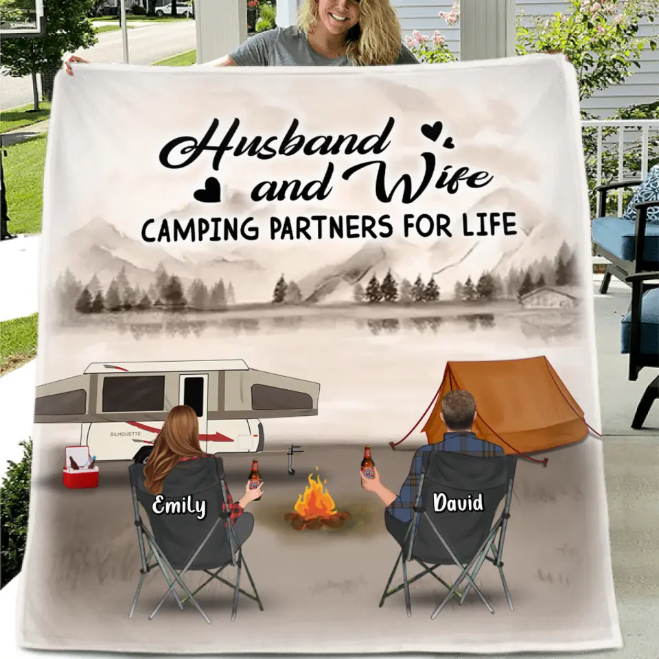 Personalized Retro Vintage Camping Quilt/Fleece Throw Blanket - Gift Idea For Family/Camping Lover - Parents/Single Parent With Up to 5 Kids And 4 Pets - Happy Campers