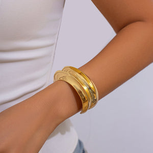 01Gold bracelet2527