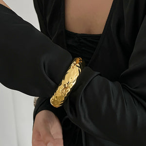 03  Gold Bracelet 2552