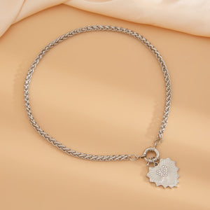 01  White K Necklace   6846