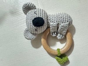 Hug the koala in a circle