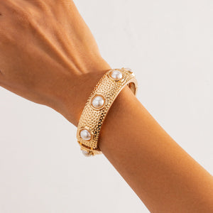 01 White K Bracelet  2686