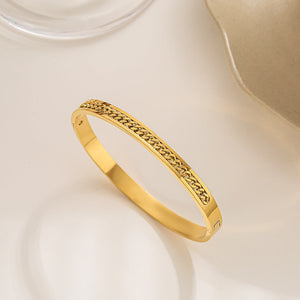 30-B-4 egg shaped chain bracelet in gold