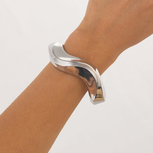 01 White K Bracelet 2666