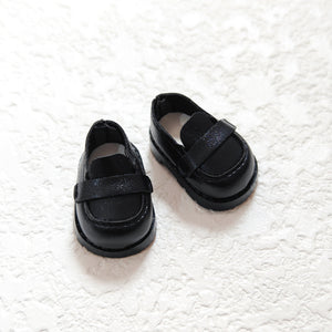 Square black leather shoes
