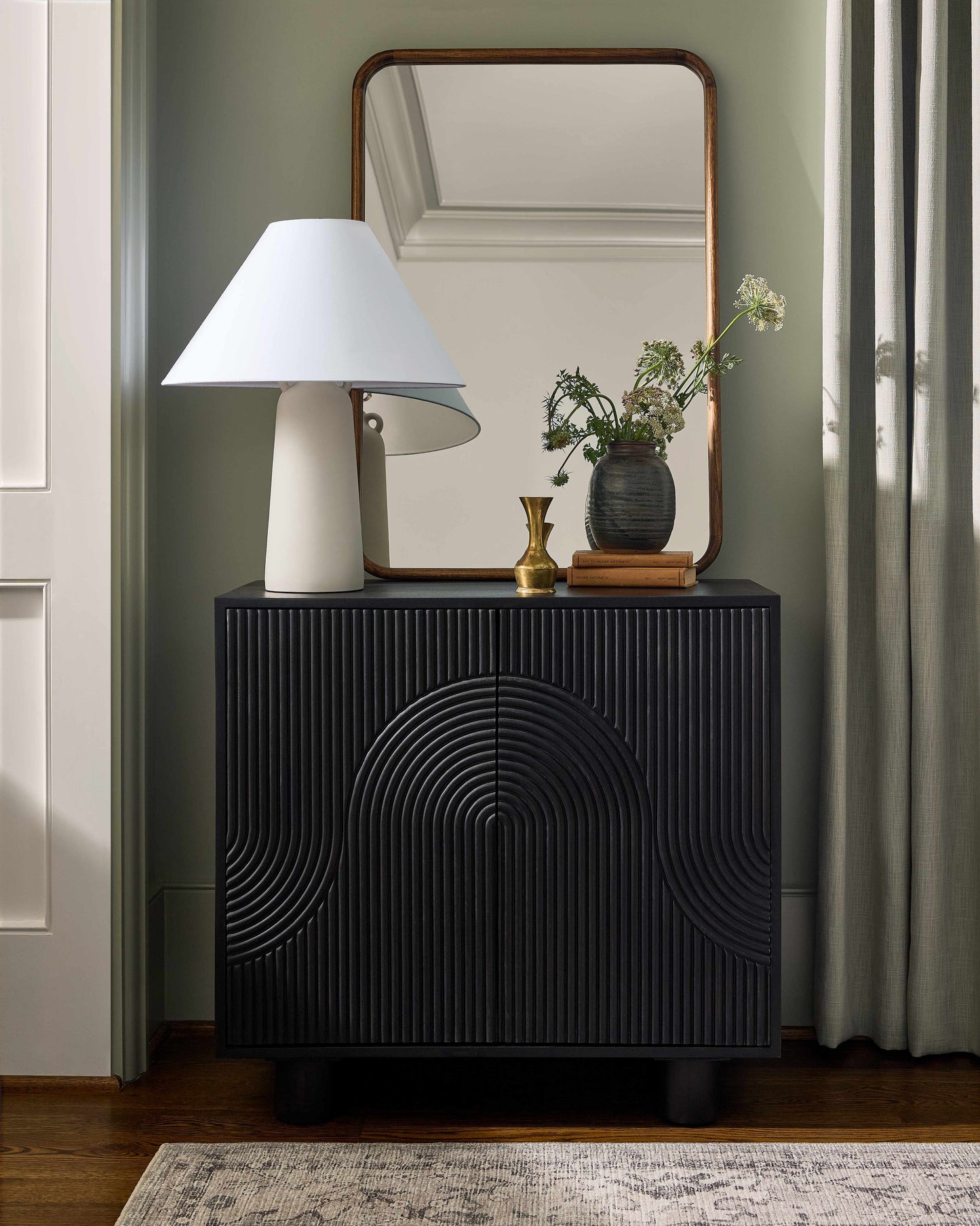 Riudecols Black Cabinet-0