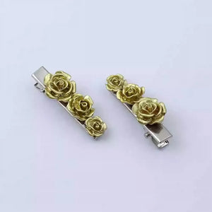 2 hair clips