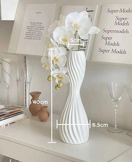 Swan power vase