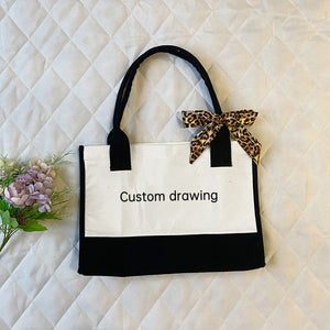 With leopard print ribbon