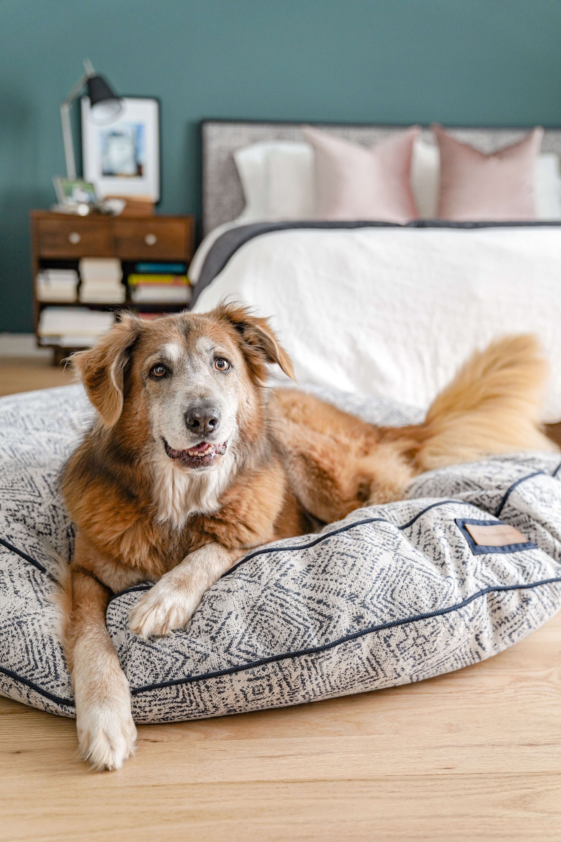 Round Pet Bed in Sapphire Spaniel - cavamart.com