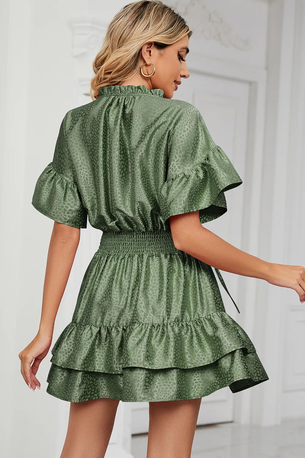 Solid color waist cinching loose V-neck lotus leaf dress for women